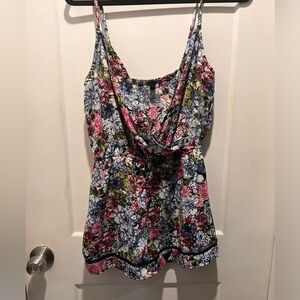 Romper size M. Pre loved, very cute!